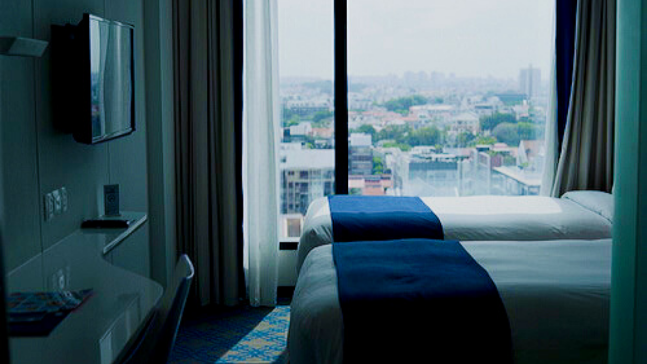 Holiday Inn Express – No Frills Hotel, Travel Smart